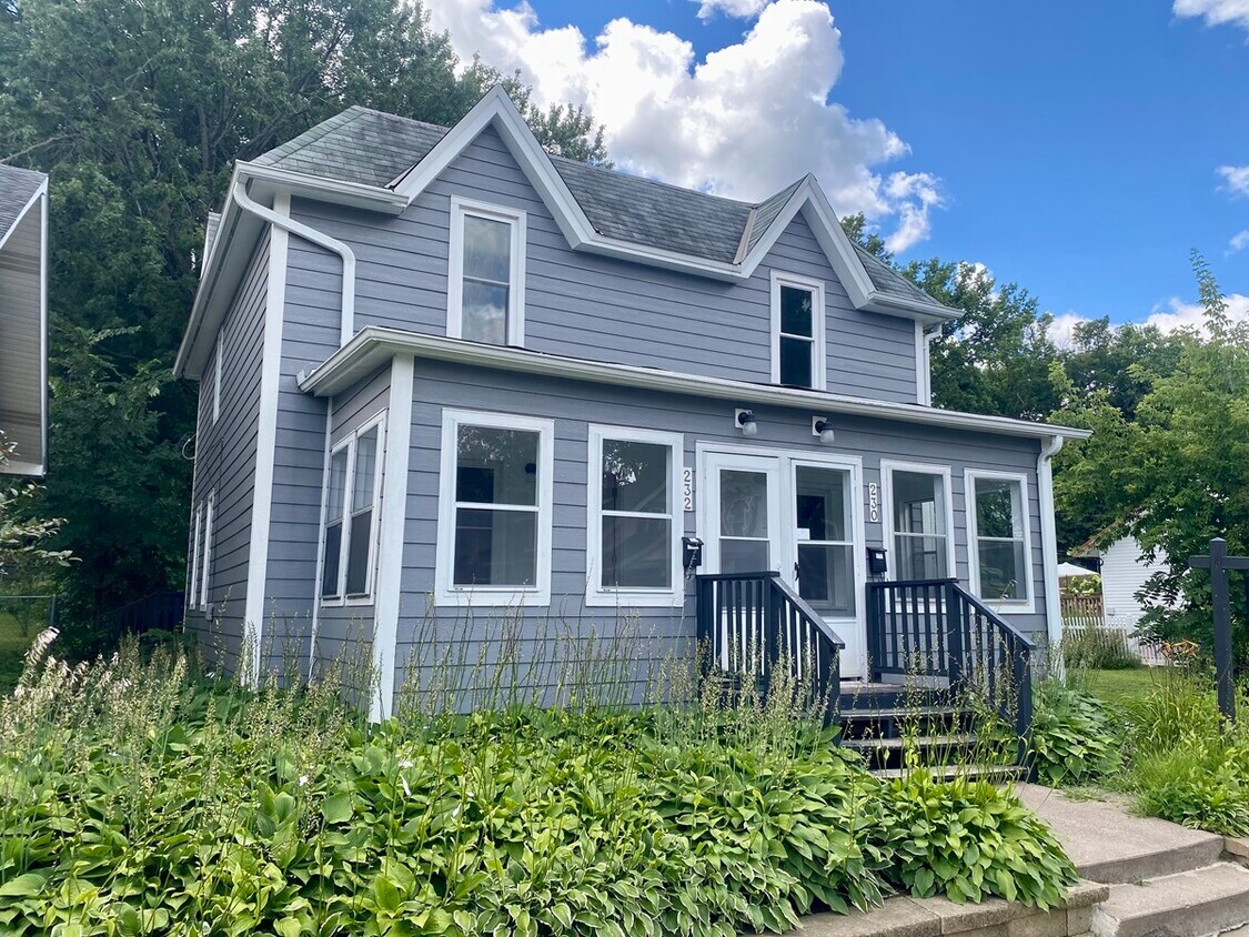 Foto principal - 230 Curtice St E