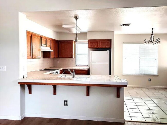 Foto del edificio - The 3-Bd , 2-Bth home is freshly renovated with new paint, new blinds and has newer appliances, w...