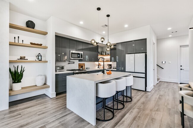 Foto del edificio - 4211 Nichols St