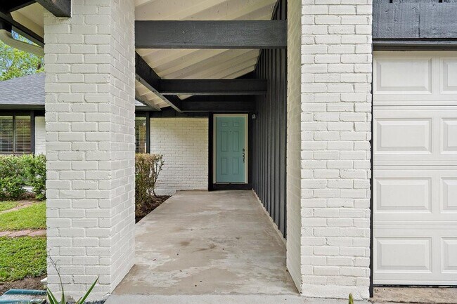 Building Photo - 405 Fort Drum Dr
