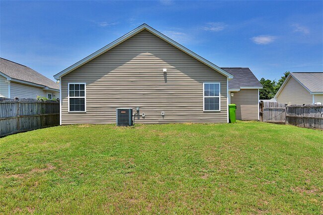 Building Photo - 321 Legend Oaks Dr