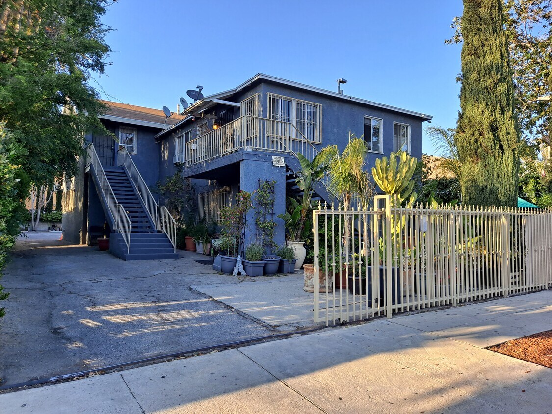 Foto principal - 4137 Chevy Chase Dr
