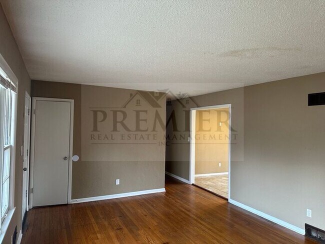 Building Photo - 3 bd/2 ba - Rent $1350 7716 Crisp Ave, Ray...