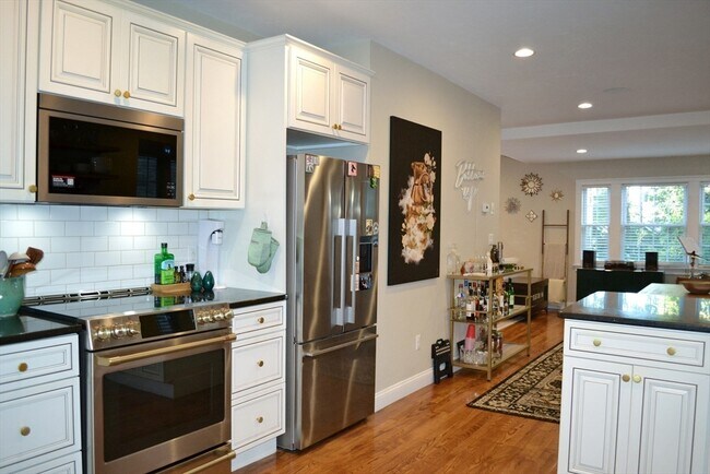 Foto del edificio - 42 Robinwood Ave