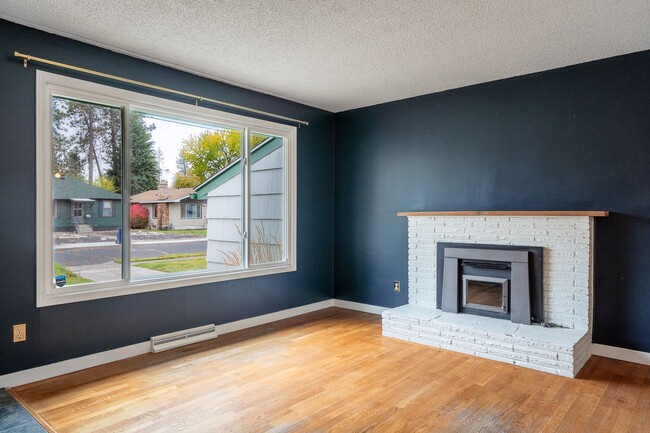 Foto del edificio - Charming 3-Bedroom Rancher Near Shadle Park
