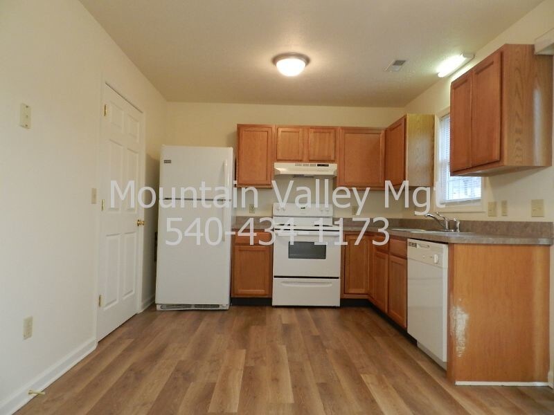 Foto del edificio - Nice Townhome!