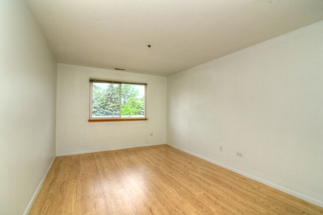 Building Photo - 881 N Swift Rd