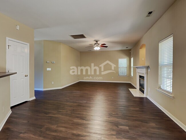 Foto del edificio - 4131 Crestview Place Dr