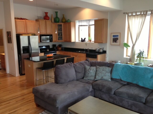 Foto principal - 2556 W Chicago Ave