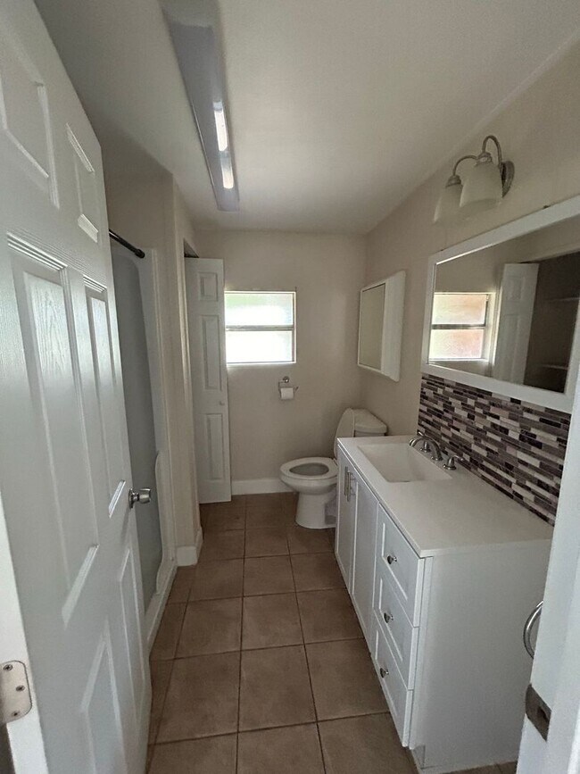 Building Photo - Ready for immediate move in