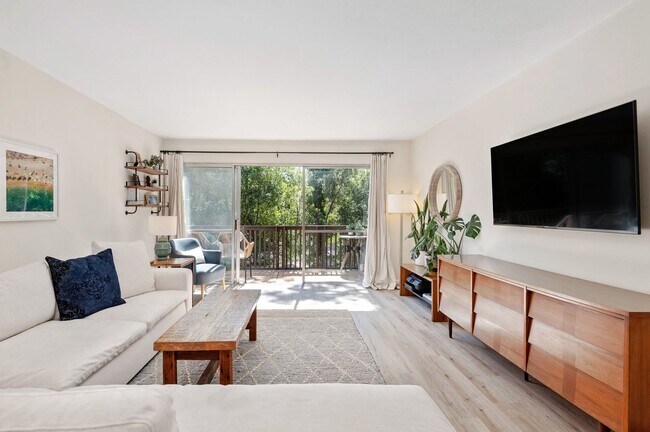 Foto del edificio - Desirable San Roque Condo
