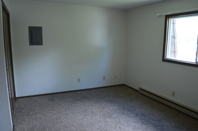 Building Photo - Birchwood South Apartments