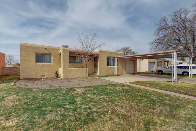 Building Photo - Gated Newer Pueblo 3/BD 1.75/BA 1/CG 2/CP ...