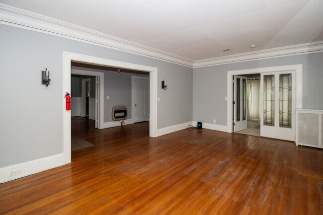 Foto del edificio - 11015 Wade Park Ave