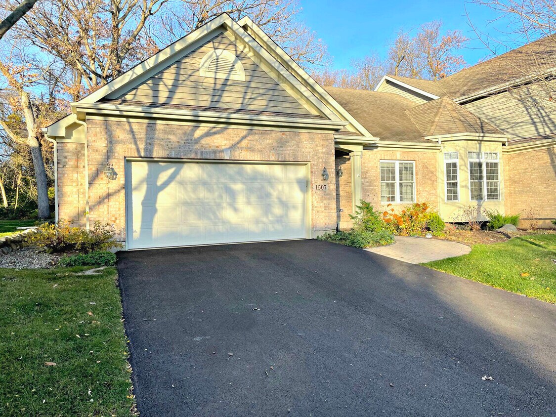 1507 Boulder Ln, Woodstock, IL 60098 Townhouse for Rent in Woodstock