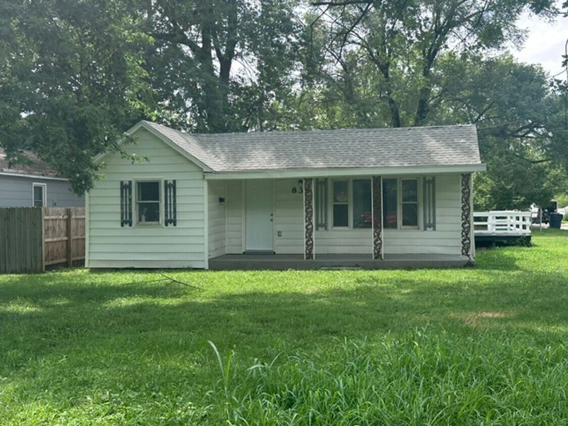 Foto principal - 3 Bed 2 Bath Fully Remodeled Home