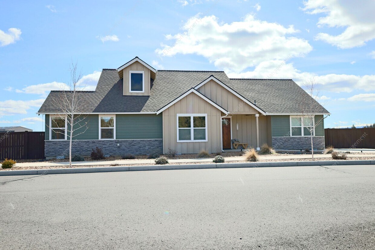 **Unfurnished** Single-level 3 BR-2BA Hom... - **Unfurnished** Single-level 3 BR-2BA  Hom...