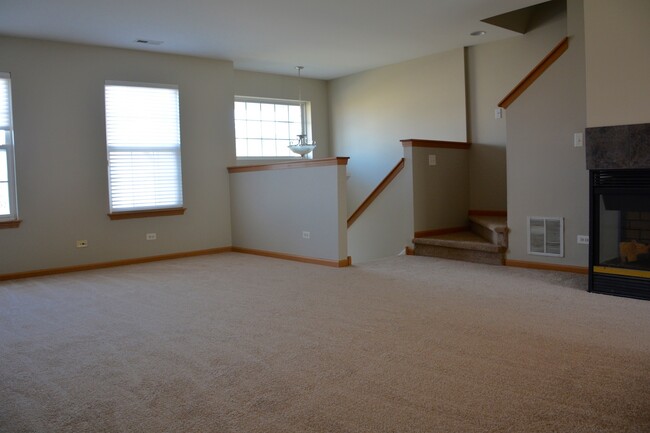 Building Photo - 874 Emerald Dr