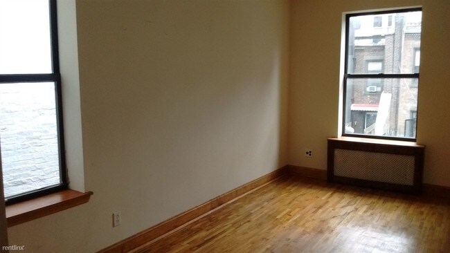 Building Photo - 136 W 73rd St