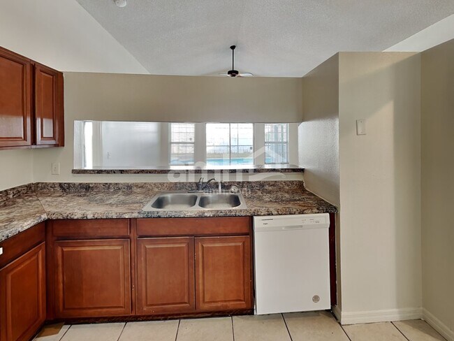 Foto del edificio - 16125 Dorchester Blvd