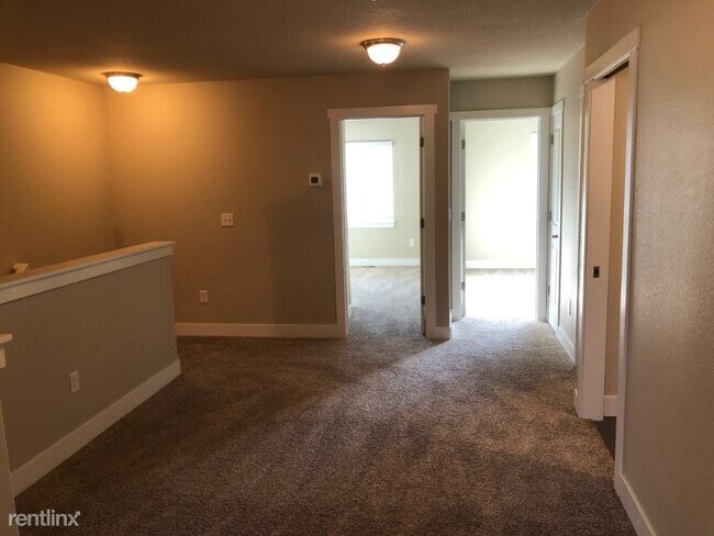 Building Photo - 3 Orchard Park Dr