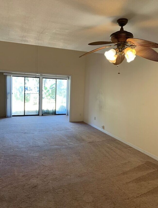 Foto del edificio - Awesome 2 Bed/2 Bath Townhome, Minutes fro...