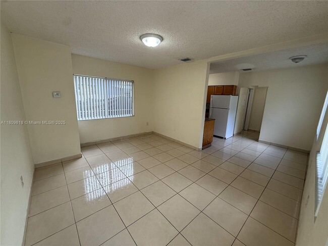 Foto del edificio - 531 NW 25th Ave