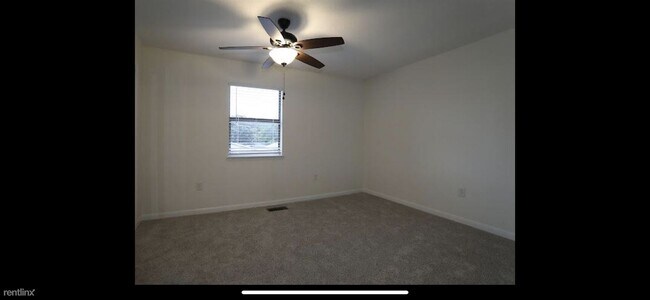 Foto del edificio - 2 br, 1.5 bath Townhome - 619 Sandalwood D...