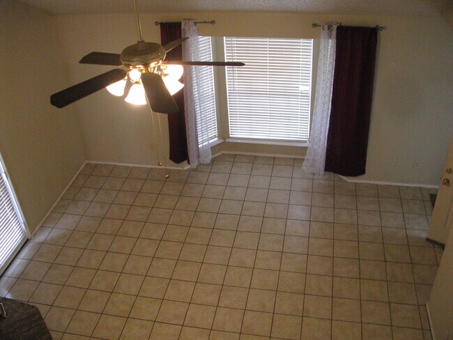 Foto del edificio - 1431 Windmill Ln