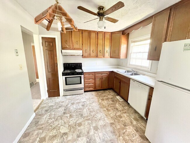 Building Photo - Three bedroom single family home