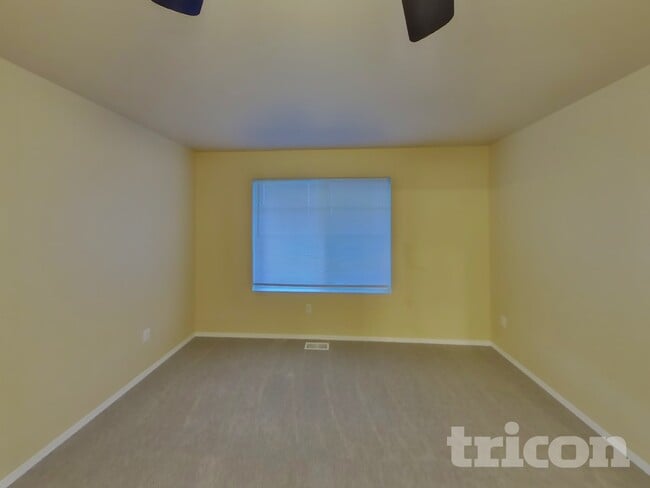 Building Photo - 2254 SW Siskin Cir