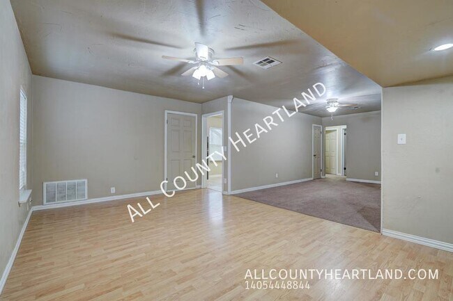 Foto del edificio - 3326 Willow Creek Dr