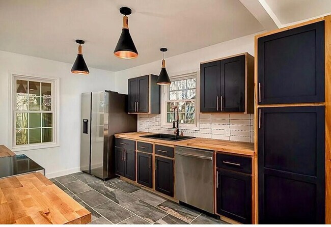 Foto del edificio - 667 Longview Dr