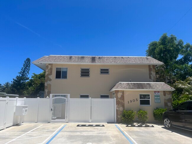 Foto del edificio - 1905 Lake Worth Rd