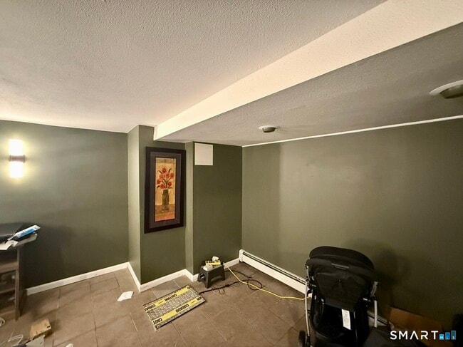 Building Photo - 16 Ledger St