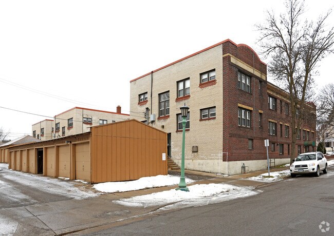 Building Photo - 372 Cleveland Avenue North