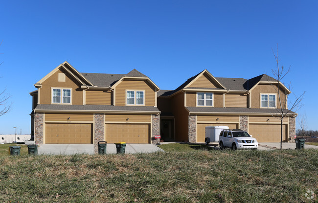 Building Photo - Townhomes at the Reserve