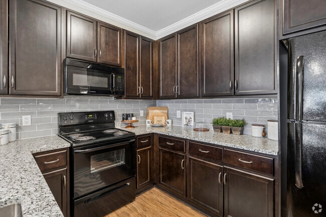 2BR, 2BA - 1,392SF - Kitchen - RIVERSTONE APARTMENTS