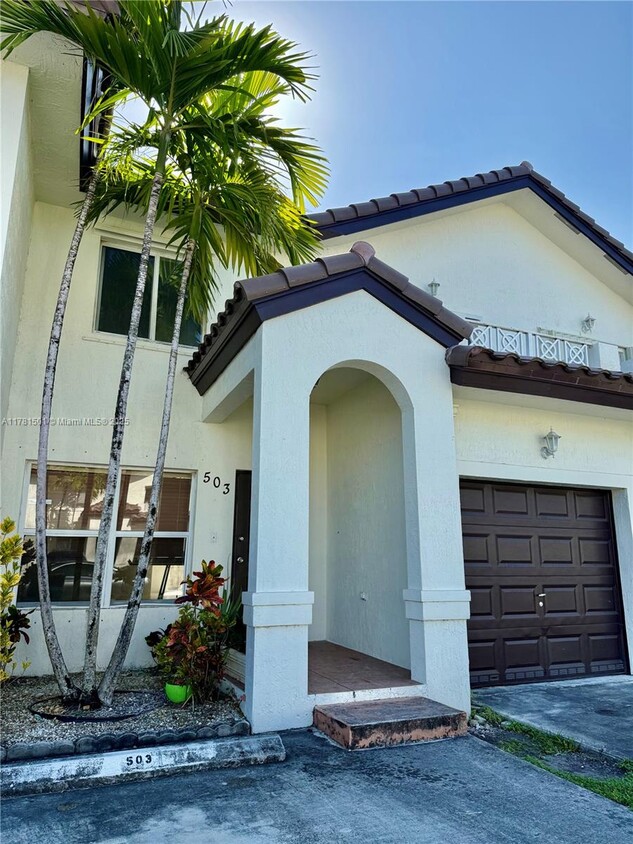 Foto principal - 8803 NW 109th Pl