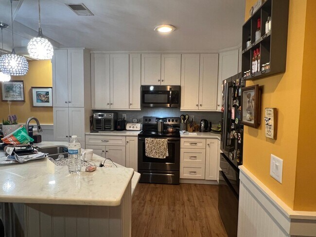 Building Photo - Updated, Unfurnished Townhome in Mill Creek!