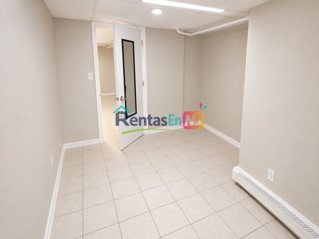 Foto del edificio - 279 Goldsmith Ave