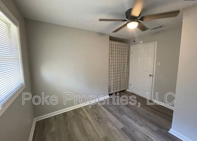 Foto del edificio - 1609 Clover Dr