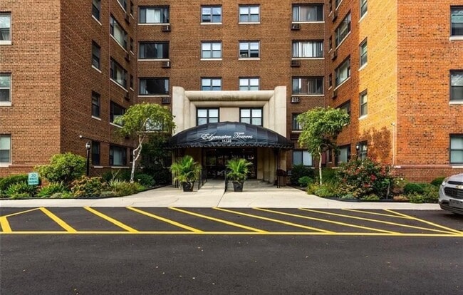 Building Photo - 11720 Edgewater Dr