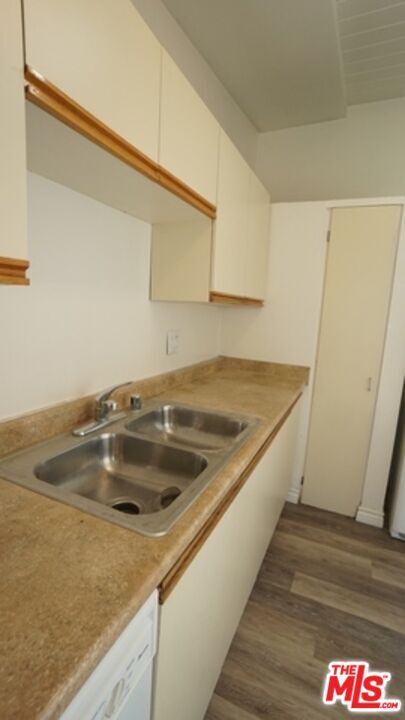 Foto del edificio - 11133 Rose Ave