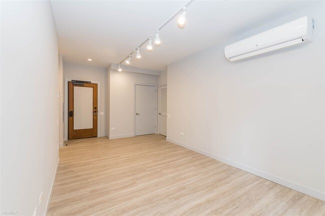 Building Photo - 1 br, 1 bath  - 330 S Wells St 612
