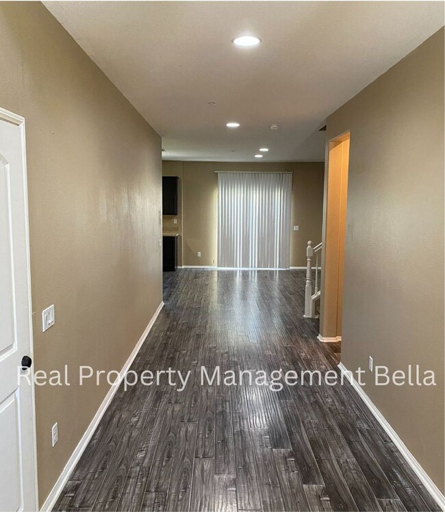 Building Photo - Murrieta Home with Spacious Loft & Modern Comforts