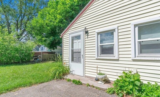 Building Photo - 3705 Burchfield Dr