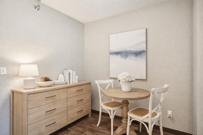 Building Photo - The Felix