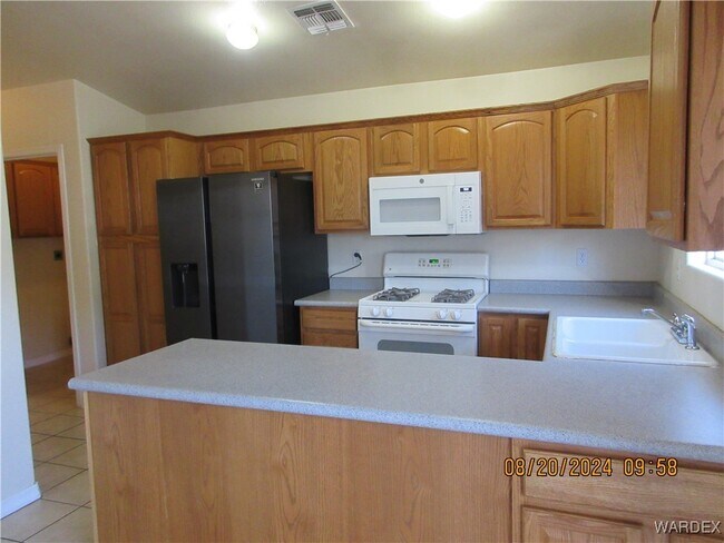 Building Photo - 3570 N Willow Rd