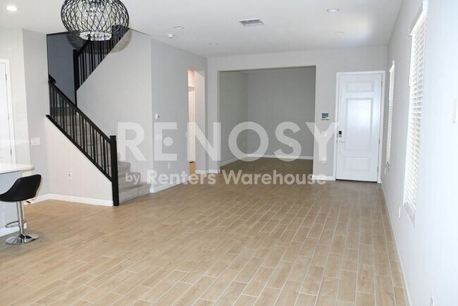 Foto del edificio - Price Improved – Spacious Townhome in a Gated Community!